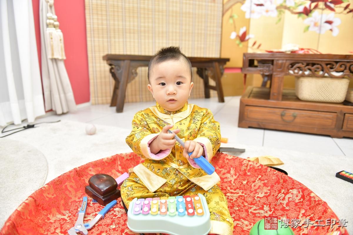 傳家手工印章台北店、抓周、度晬、中國風會場、抓周道具物品、抓周證書、滿周歲、澈澈寶寶、台北市、拍照、生日快樂 傳家手工印章台北店、抓周、度晬、中國風會場、抓周道具物品、抓周證書、滿周歲、澈澈寶寶、台北市、拍照、生日快樂