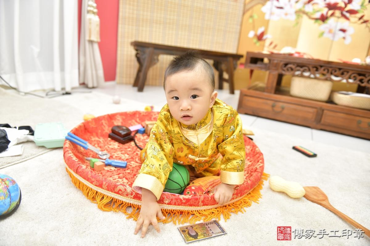 傳家手工印章台北店、抓周、度晬、中國風會場、抓周道具物品、抓周證書、滿周歲、澈澈寶寶、台北市、拍照、生日快樂 傳家手工印章台北店、抓周、度晬、中國風會場、抓周道具物品、抓周證書、滿周歲、澈澈寶寶、台北市、拍照、生日快樂
