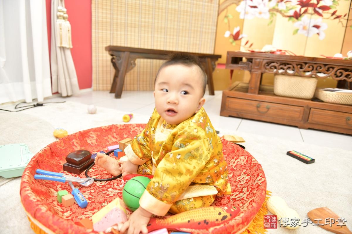 傳家手工印章台北店、抓周、度晬、中國風會場、抓周道具物品、抓周證書、滿周歲、澈澈寶寶、台北市、拍照、生日快樂 傳家手工印章台北店、抓周、度晬、中國風會場、抓周道具物品、抓周證書、滿周歲、澈澈寶寶、台北市、拍照、生日快樂