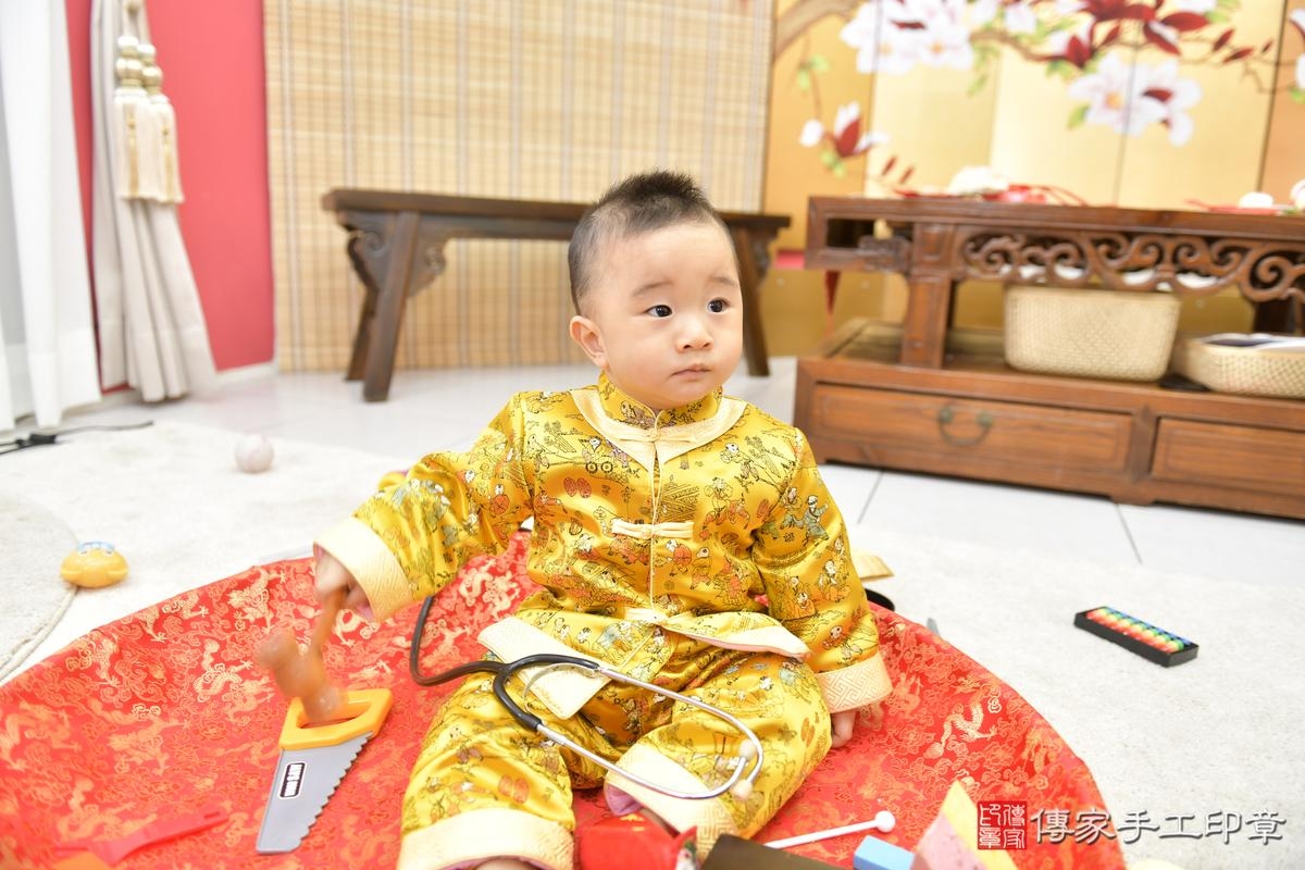 傳家手工印章台北店、抓周、度晬、中國風會場、抓周道具物品、抓周證書、滿周歲、澈澈寶寶、台北市、拍照、生日快樂 傳家手工印章台北店、抓周、度晬、中國風會場、抓周道具物品、抓周證書、滿周歲、澈澈寶寶、台北市、拍照、生日快樂