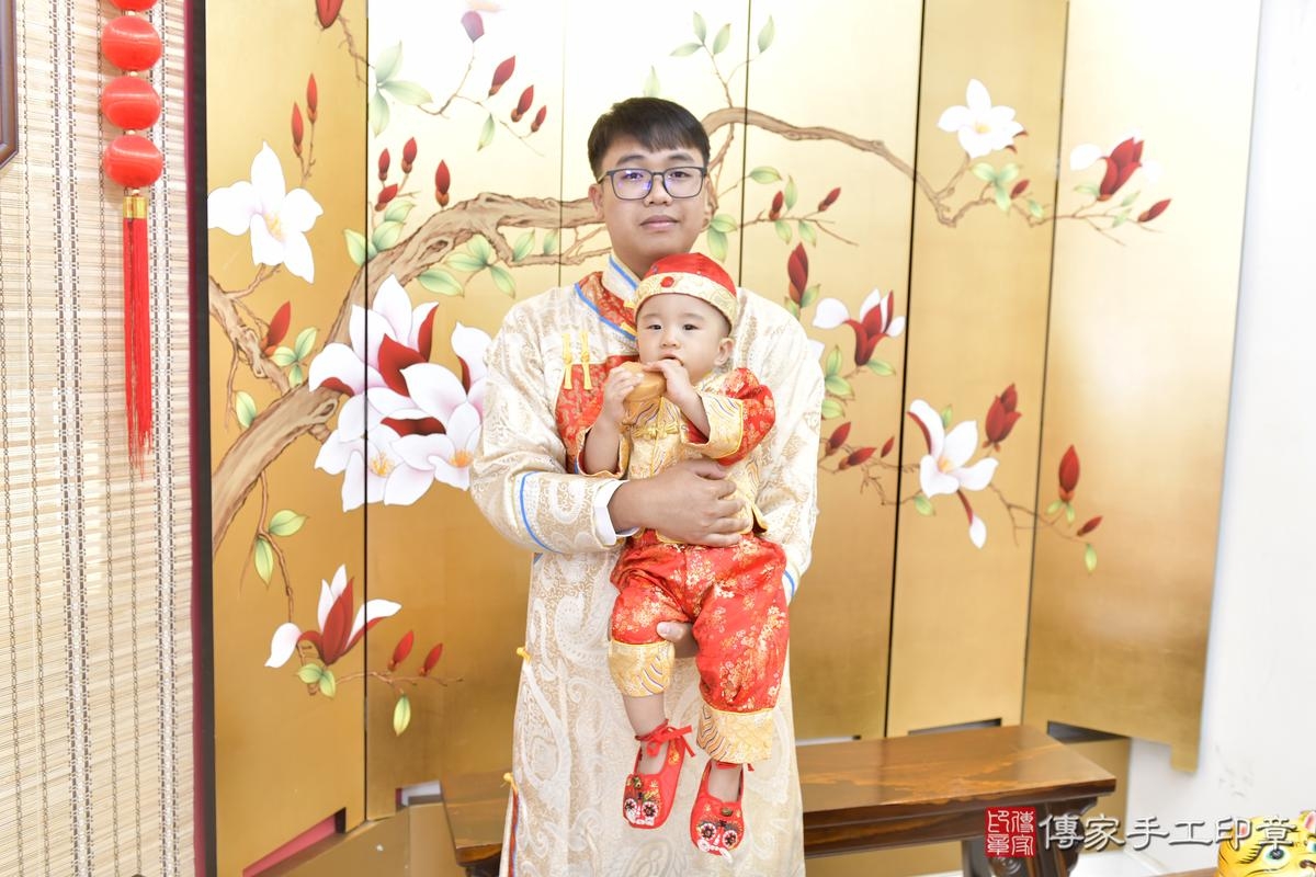 傳家手工印章台北店、抓周、度晬、中國風會場、抓周道具物品、抓周證書、滿周歲、澈澈寶寶、台北市、拍照、生日快樂 傳家手工印章台北店、抓周、度晬、中國風會場、抓周道具物品、抓周證書、滿周歲、澈澈寶寶、台北市、拍照、生日快樂