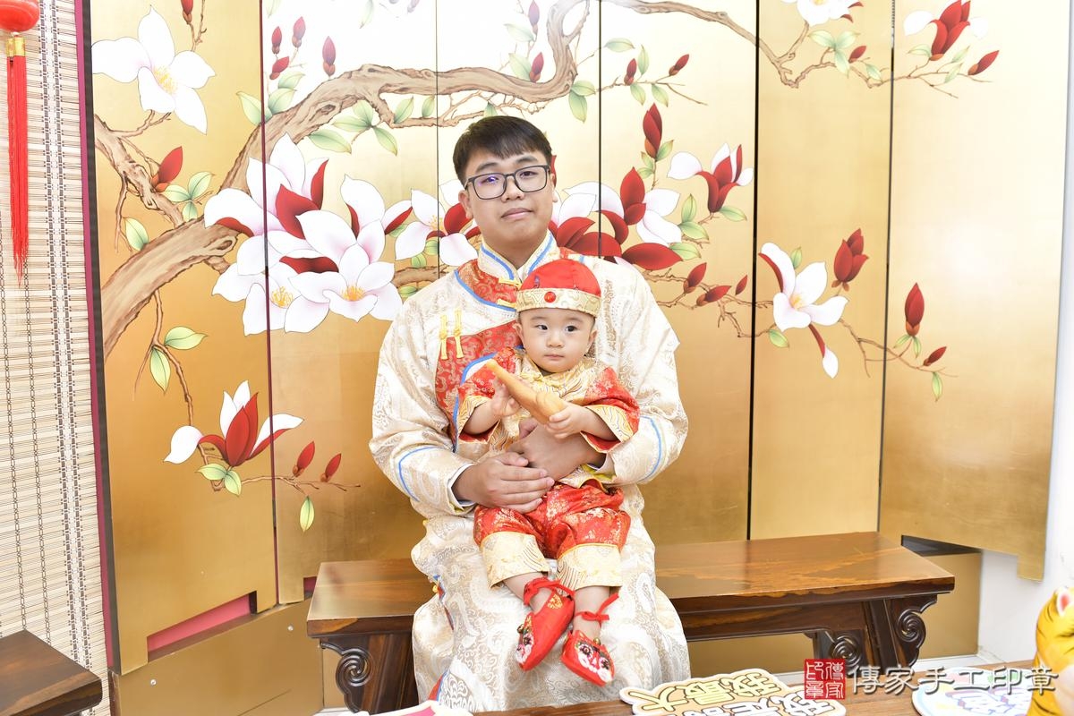 傳家手工印章台北店、抓周、度晬、中國風會場、抓周道具物品、抓周證書、滿周歲、澈澈寶寶、台北市、拍照、生日快樂 傳家手工印章台北店、抓周、度晬、中國風會場、抓周道具物品、抓周證書、滿周歲、澈澈寶寶、台北市、拍照、生日快樂