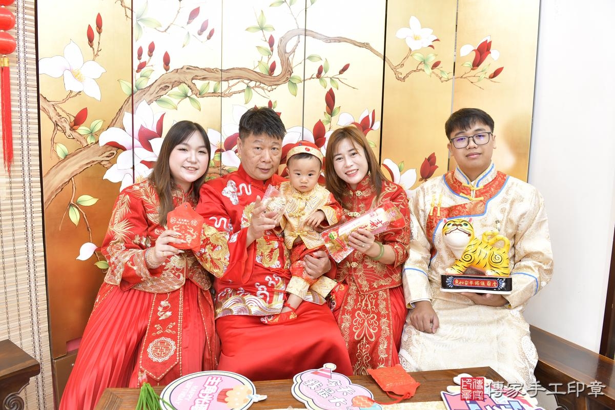 傳家手工印章台北店、抓周、度晬、中國風會場、抓周道具物品、抓周證書、滿周歲、澈澈寶寶、台北市、拍照、生日快樂 傳家手工印章台北店、抓周、度晬、中國風會場、抓周道具物品、抓周證書、滿周歲、澈澈寶寶、台北市、拍照、生日快樂
