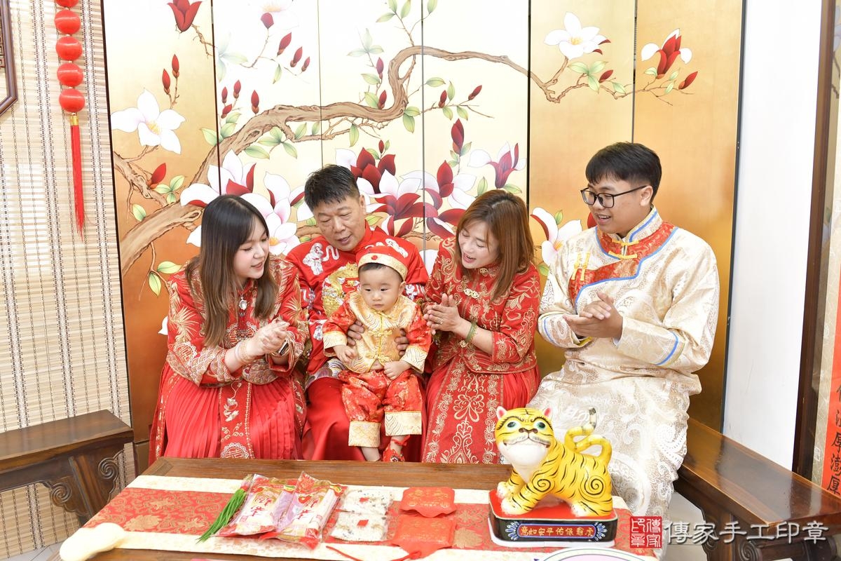 傳家手工印章台北店、抓周、度晬、中國風會場、抓周道具物品、抓周證書、滿周歲、澈澈寶寶、台北市、拍照、生日快樂 傳家手工印章台北店、抓周、度晬、中國風會場、抓周道具物品、抓周證書、滿周歲、澈澈寶寶、台北市、拍照、生日快樂