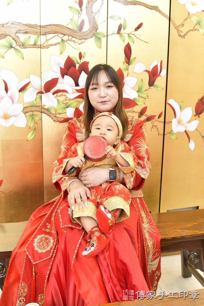 傳家手工印章台北店、抓周、度晬、中國風會場、抓周道具物品、抓周證書、滿周歲、澈澈寶寶、台北市、拍照、生日快樂 傳家手工印章台北店、抓周、度晬、中國風會場、抓周道具物品、抓周證書、滿周歲、澈澈寶寶、台北市、拍照、生日快樂