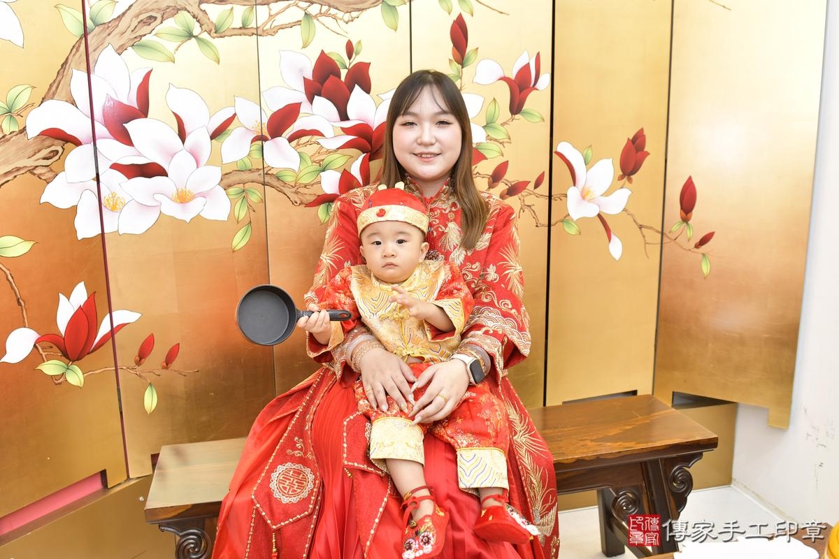 傳家手工印章台北店、抓周、度晬、中國風會場、抓周道具物品、抓周證書、滿周歲、澈澈寶寶、台北市、拍照、生日快樂 傳家手工印章台北店、抓周、度晬、中國風會場、抓周道具物品、抓周證書、滿周歲、澈澈寶寶、台北市、拍照、生日快樂