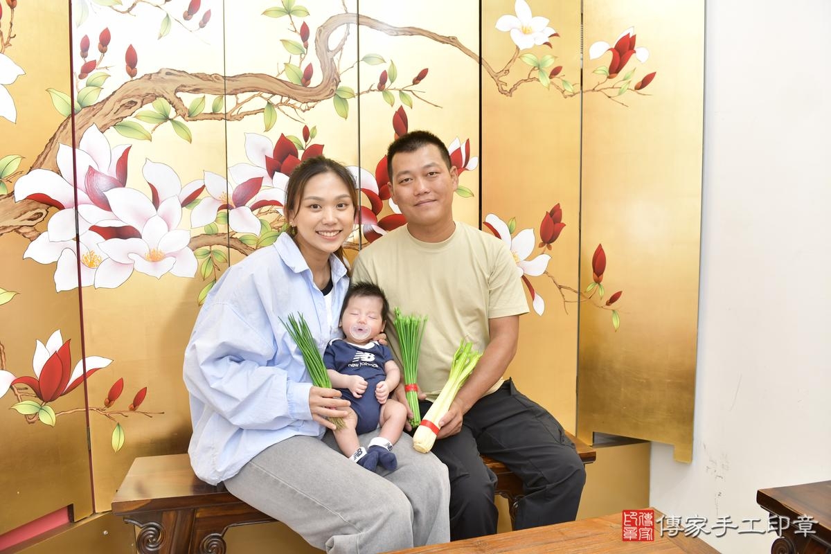 傳家手工印章新竹店、剃頭、滿月、剃胎毛、剃頭十禮、小誠寶寶、新竹市、拍照、生日快樂