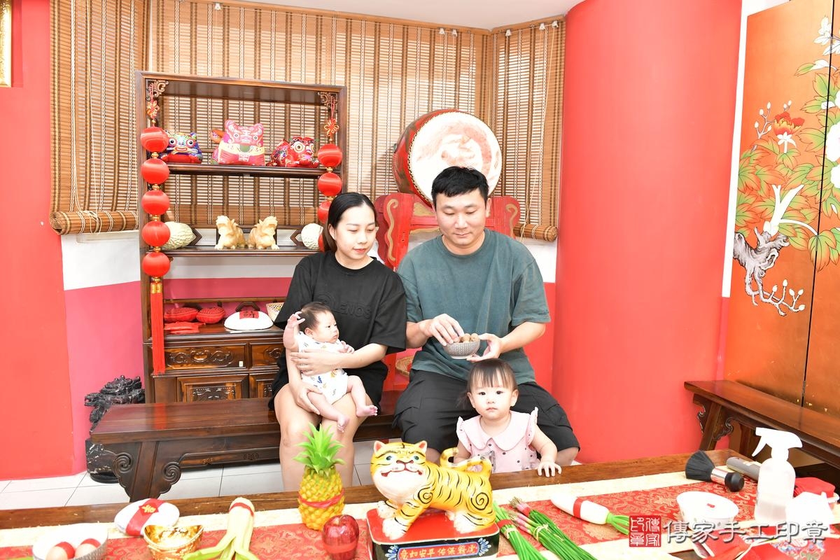 傳家手工印章高雄店、剃頭、滿月、剃胎毛、剃頭十禮、宸宸寶寶、高雄市、拍照、生日快樂 傳家手工印章高雄店、剃頭、滿月、剃胎毛、剃頭十禮、宸宸寶寶、高雄市、拍照、生日快樂