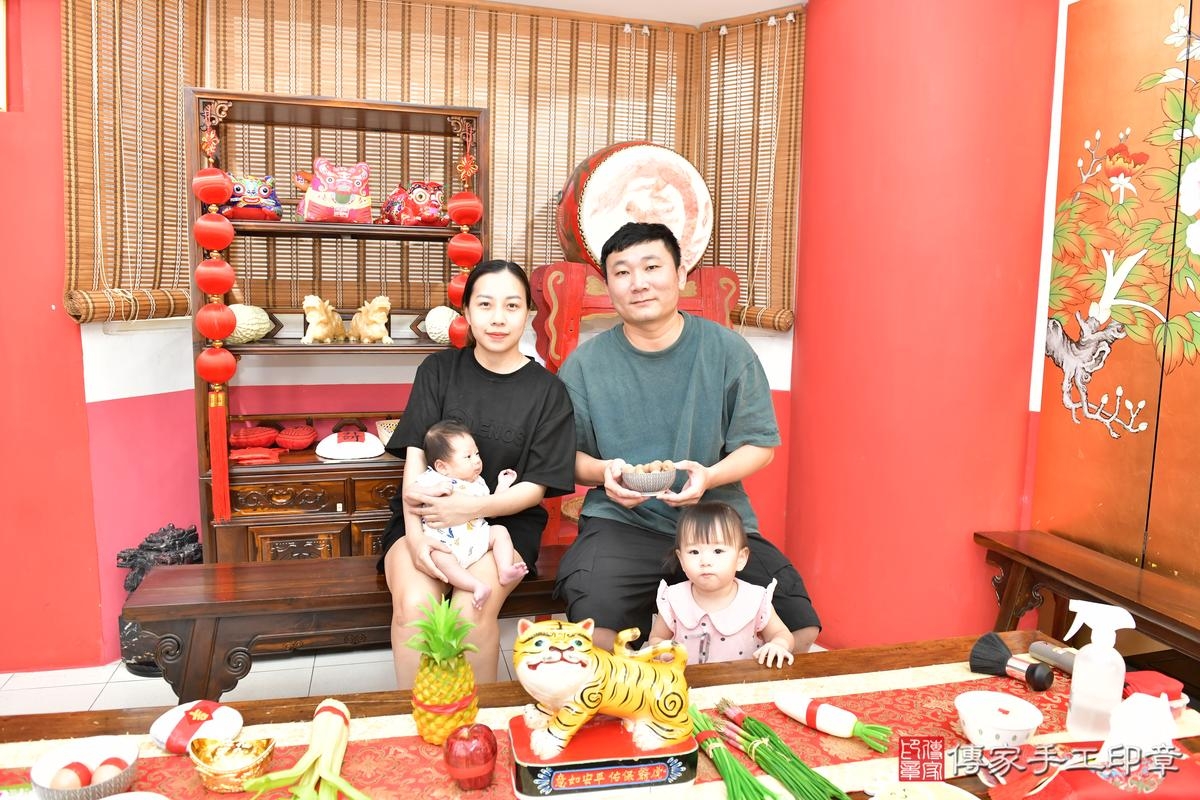 傳家手工印章高雄店、剃頭、滿月、剃胎毛、剃頭十禮、宸宸寶寶、高雄市、拍照、生日快樂 傳家手工印章高雄店、剃頭、滿月、剃胎毛、剃頭十禮、宸宸寶寶、高雄市、拍照、生日快樂