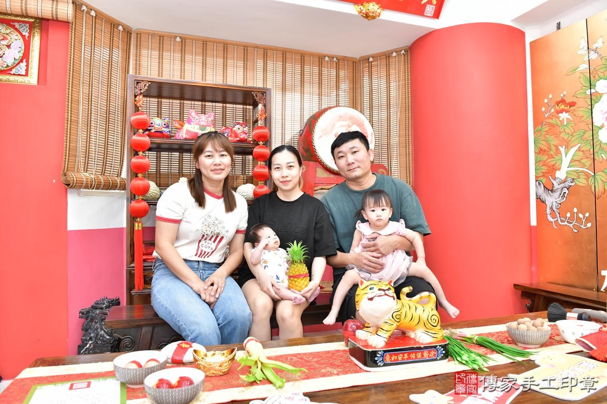 傳家手工印章高雄店、剃頭、滿月、剃胎毛、剃頭十禮、宸宸寶寶、高雄市、拍照、生日快樂 傳家手工印章高雄店、剃頭、滿月、剃胎毛、剃頭十禮、宸宸寶寶、高雄市、拍照、生日快樂