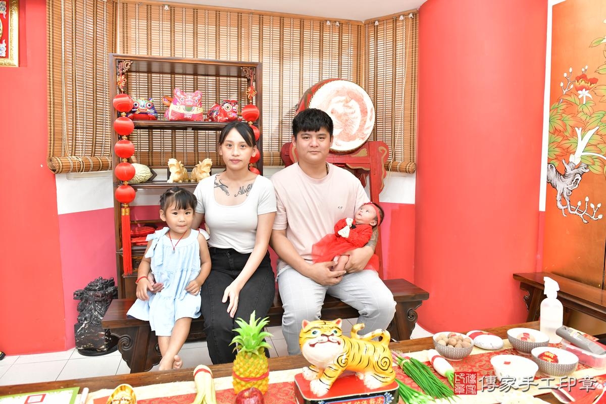 傳家手工印章高雄店、剃頭、滿月、剃胎毛、剃頭十禮、小瑜寶寶、高雄市、拍照、生日快樂 傳家手工印章高雄店、剃頭、滿月、剃胎毛、剃頭十禮、小瑜寶寶、高雄市、拍照、生日快樂