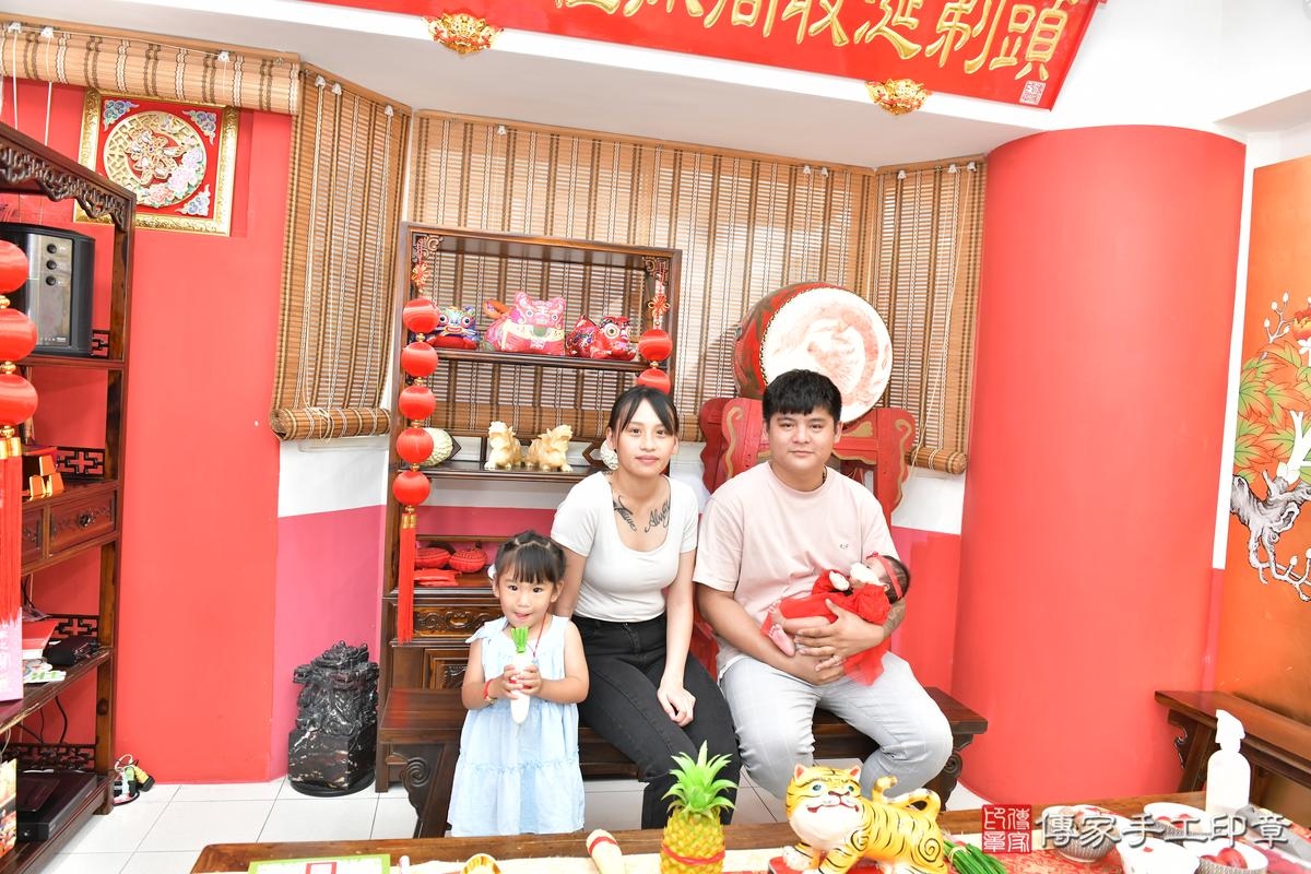 傳家手工印章高雄店、剃頭、滿月、剃胎毛、剃頭十禮、小瑜寶寶、高雄市、拍照、生日快樂 傳家手工印章高雄店、剃頭、滿月、剃胎毛、剃頭十禮、小瑜寶寶、高雄市、拍照、生日快樂