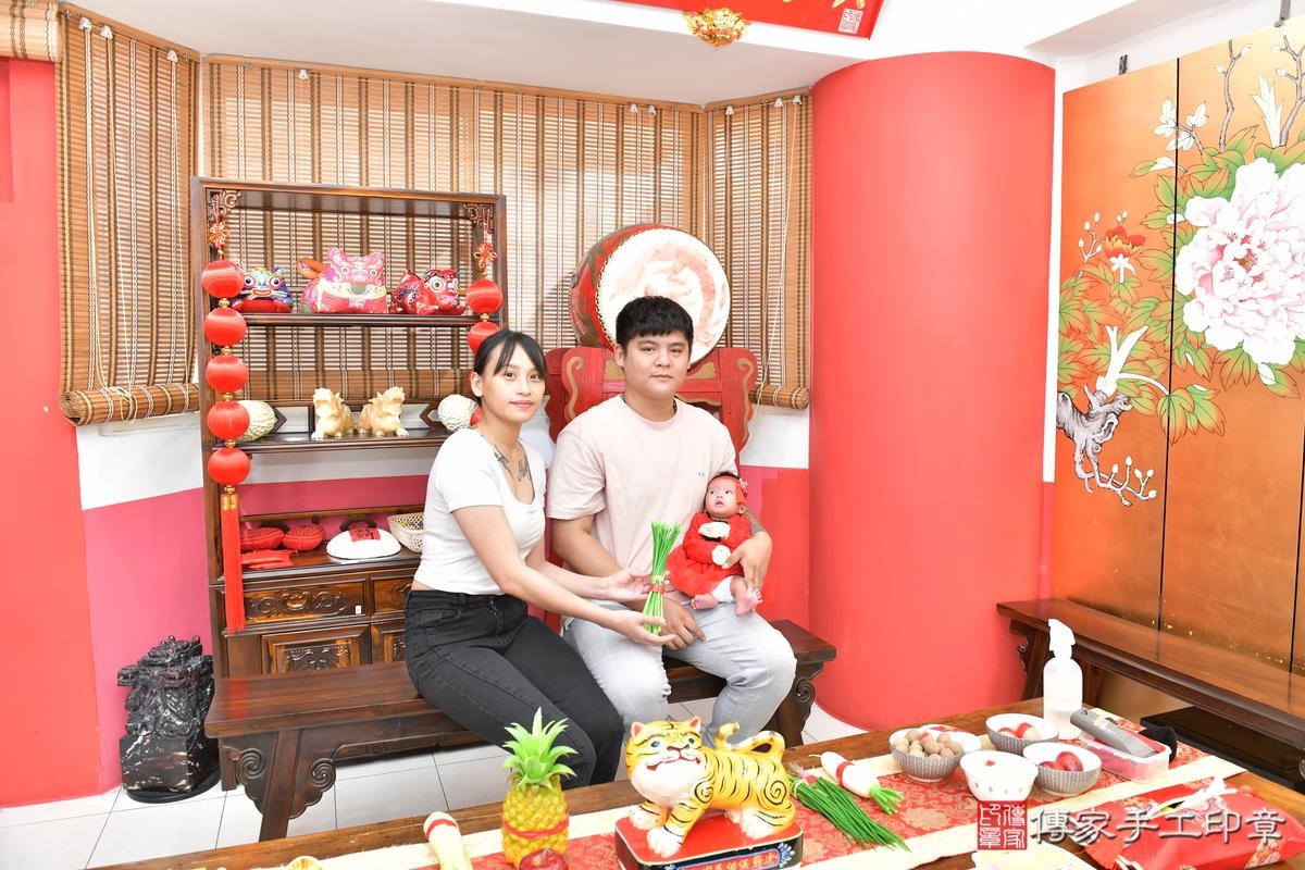 傳家手工印章高雄店、剃頭、滿月、剃胎毛、剃頭十禮、小瑜寶寶、高雄市、拍照、生日快樂 傳家手工印章高雄店、剃頭、滿月、剃胎毛、剃頭十禮、小瑜寶寶、高雄市、拍照、生日快樂