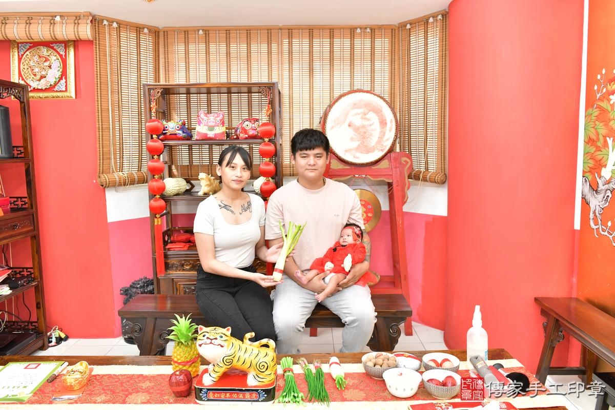 傳家手工印章高雄店、剃頭、滿月、剃胎毛、剃頭十禮、小瑜寶寶、高雄市、拍照、生日快樂 傳家手工印章高雄店、剃頭、滿月、剃胎毛、剃頭十禮、小瑜寶寶、高雄市、拍照、生日快樂