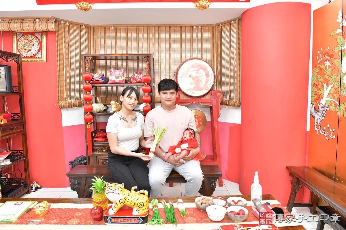 傳家手工印章高雄店、剃頭、滿月、剃胎毛、剃頭十禮、小瑜寶寶、高雄市、拍照、生日快樂 傳家手工印章高雄店、剃頭、滿月、剃胎毛、剃頭十禮、小瑜寶寶、高雄市、拍照、生日快樂