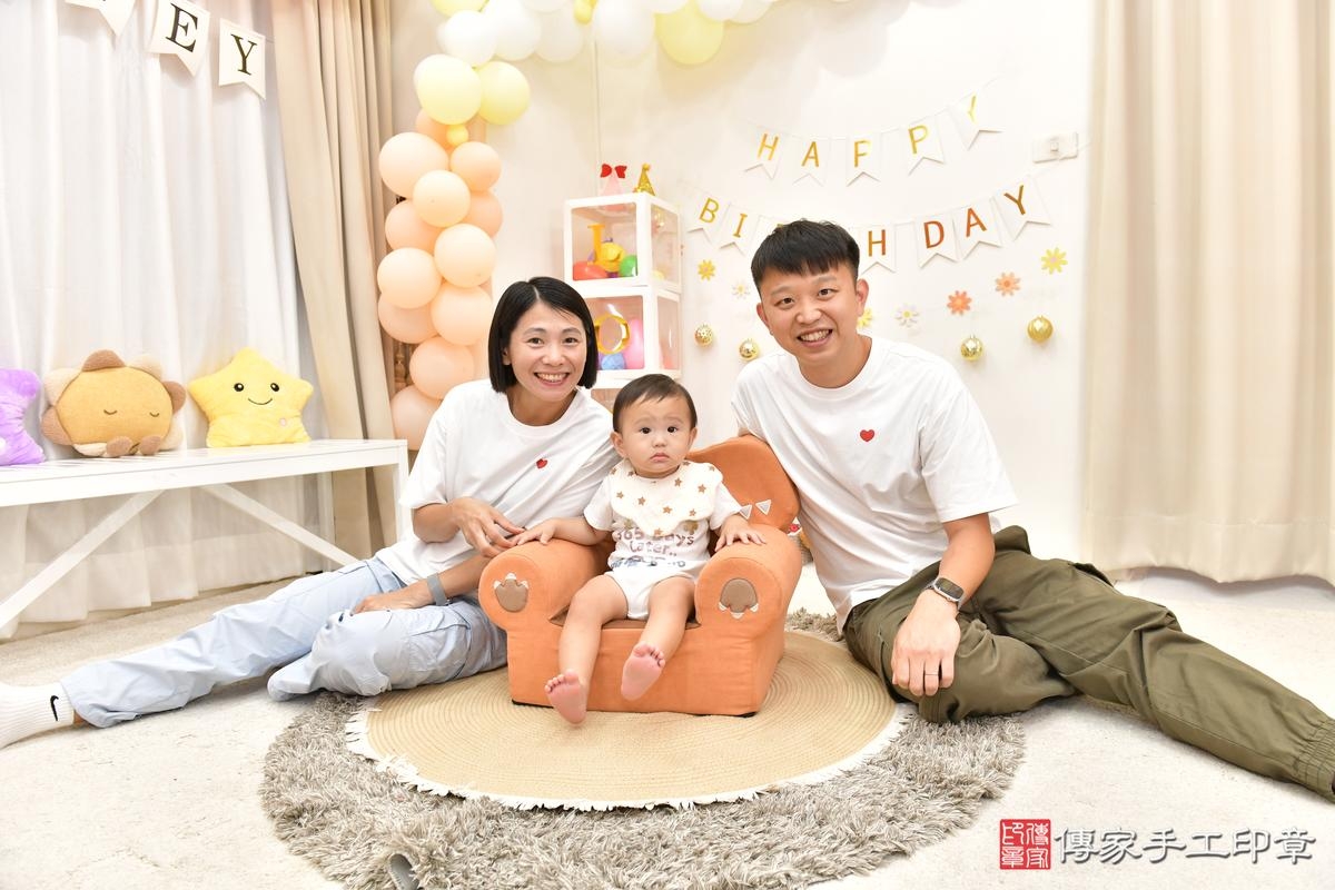 傳家手工印章高雄店、抓周、度晬、中國風會場、抓周道具物品、抓周證書、滿周歲、小辰寶寶、高雄市、拍照、生日快樂