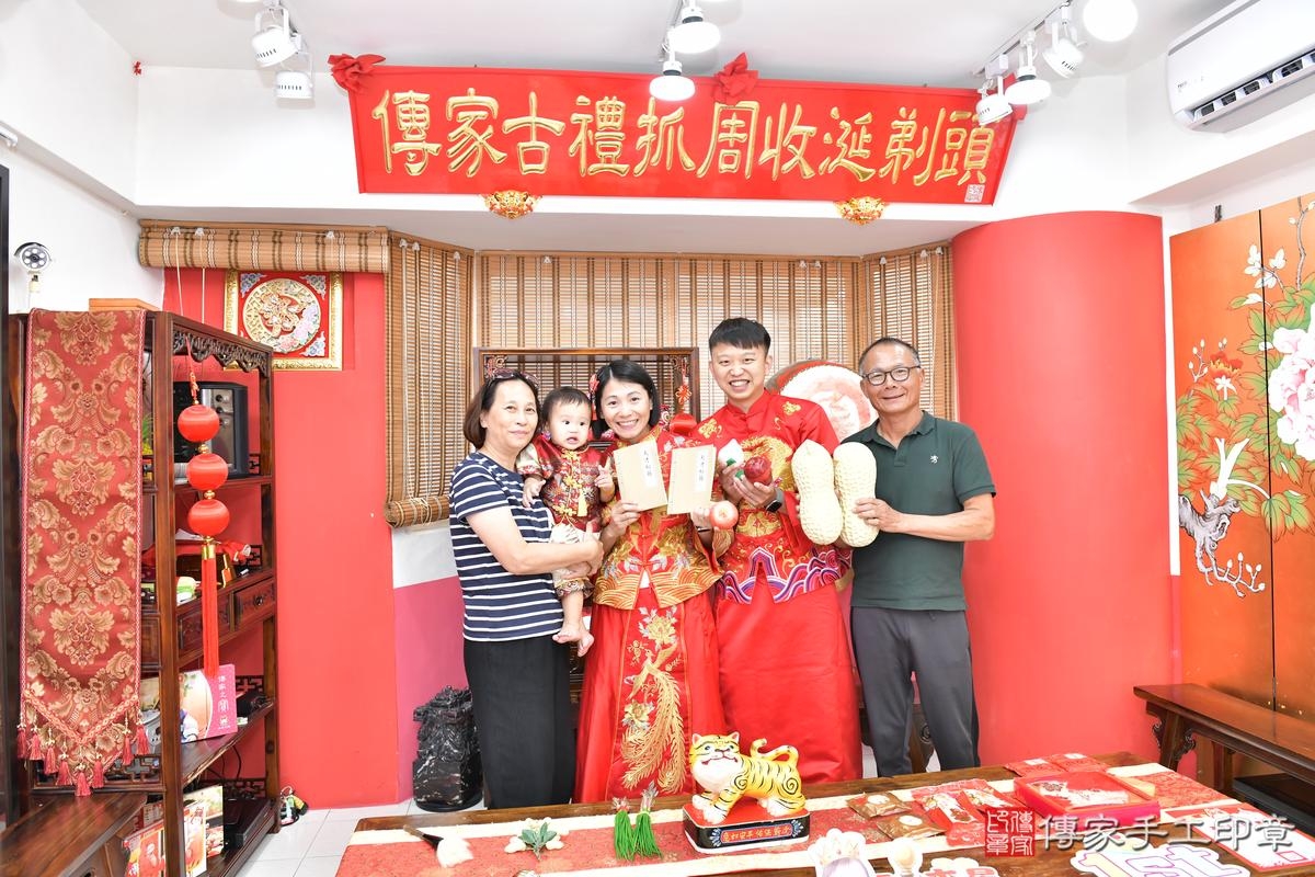傳家手工印章高雄店、抓周、度晬、中國風會場、抓周道具物品、抓周證書、滿周歲、小辰寶寶、高雄市、拍照、生日快樂