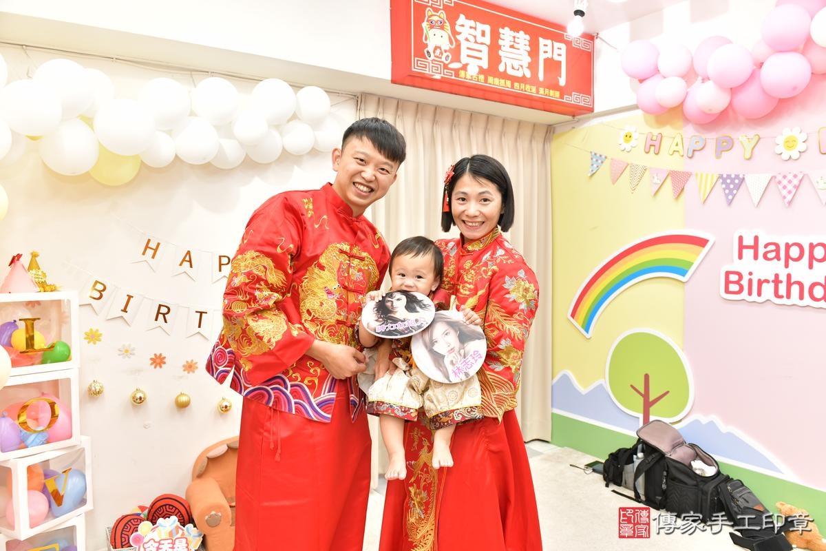 傳家手工印章高雄店、抓周、度晬、中國風會場、抓周道具物品、抓周證書、滿周歲、小辰寶寶、高雄市、拍照、生日快樂