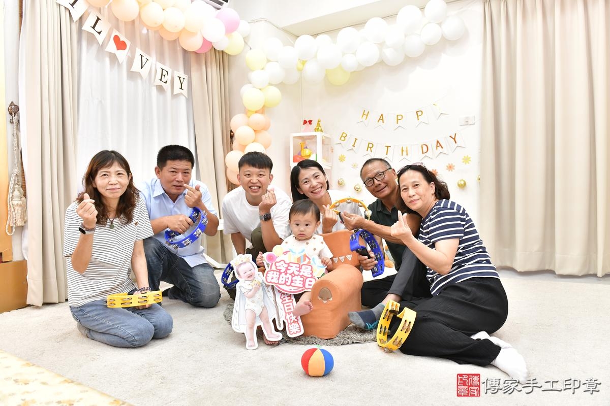 傳家手工印章高雄店、抓周、度晬、中國風會場、抓周道具物品、抓周證書、滿周歲、小辰寶寶、高雄市、拍照、生日快樂