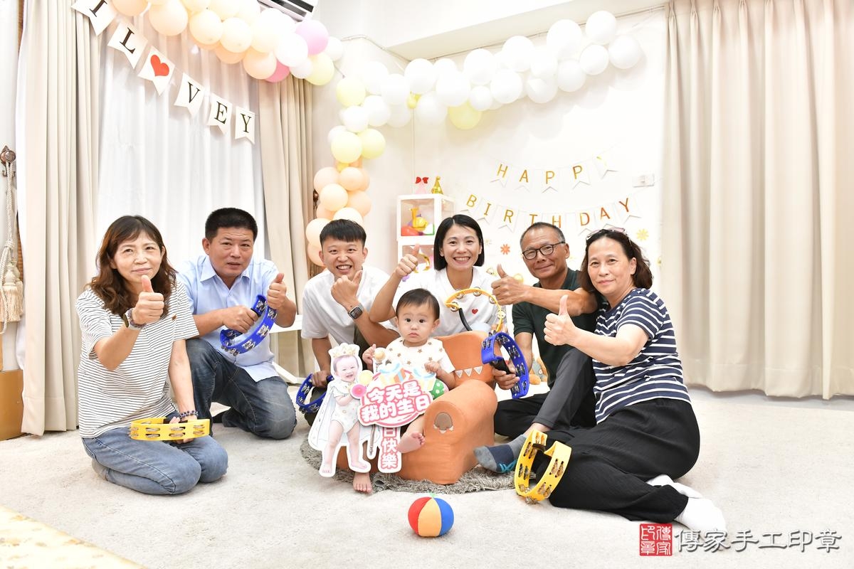 傳家手工印章高雄店、抓周、度晬、中國風會場、抓周道具物品、抓周證書、滿周歲、小辰寶寶、高雄市、拍照、生日快樂