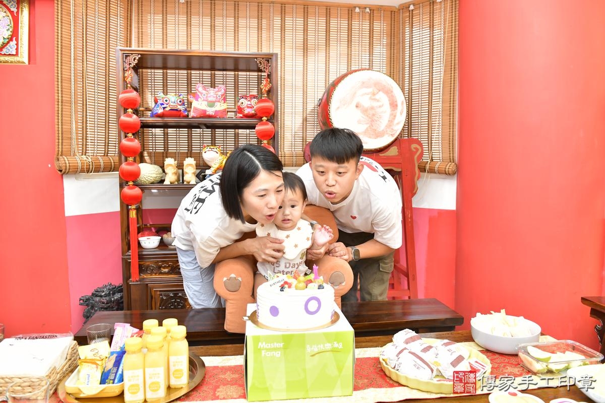 傳家手工印章高雄店、抓周、度晬、中國風會場、抓周道具物品、抓周證書、滿周歲、小辰寶寶、高雄市、拍照、生日快樂