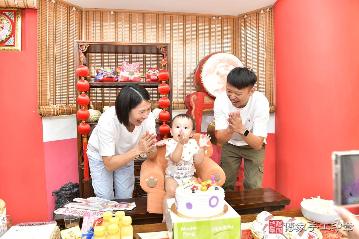 傳家手工印章高雄店、抓周、度晬、中國風會場、抓周道具物品、抓周證書、滿周歲、小辰寶寶、高雄市、拍照、生日快樂