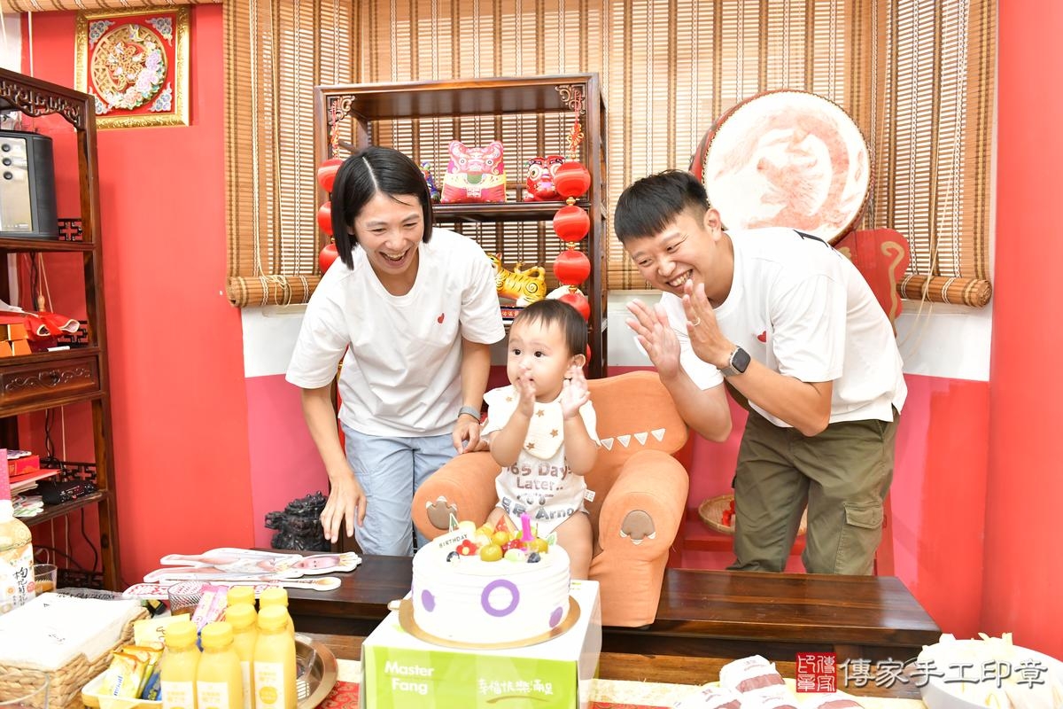 傳家手工印章高雄店、抓周、度晬、中國風會場、抓周道具物品、抓周證書、滿周歲、小辰寶寶、高雄市、拍照、生日快樂