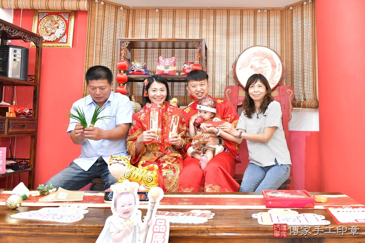 傳家手工印章高雄店、抓周、度晬、中國風會場、抓周道具物品、抓周證書、滿周歲、小辰寶寶、高雄市、拍照、生日快樂