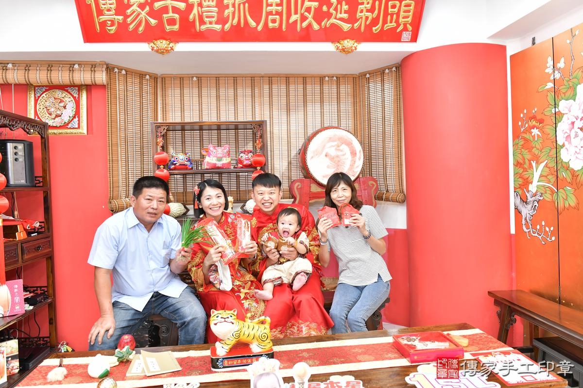 傳家手工印章高雄店、抓周、度晬、中國風會場、抓周道具物品、抓周證書、滿周歲、小辰寶寶、高雄市、拍照、生日快樂