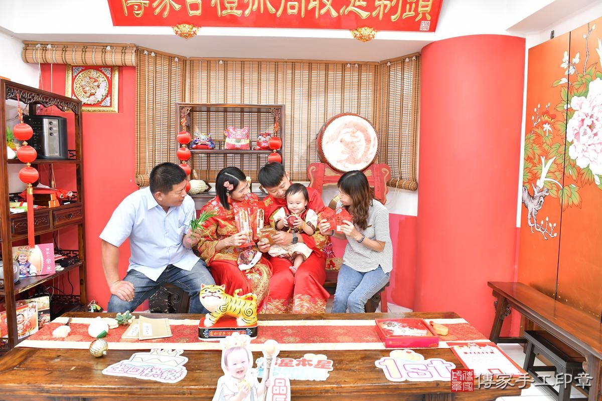 傳家手工印章高雄店、抓周、度晬、中國風會場、抓周道具物品、抓周證書、滿周歲、小辰寶寶、高雄市、拍照、生日快樂