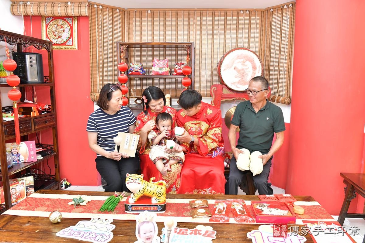 傳家手工印章高雄店、抓周、度晬、中國風會場、抓周道具物品、抓周證書、滿周歲、小辰寶寶、高雄市、拍照、生日快樂