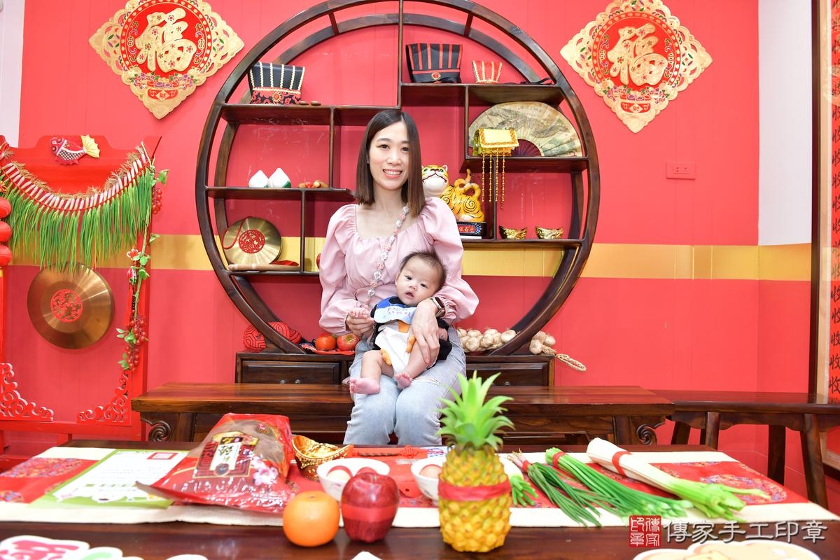 傳家手工印章桃園店、抓周、度晬、中國風會場、抓周道具物品、抓周證書、滿周歲、軒軒寶寶、桃園市、拍照、生日快樂