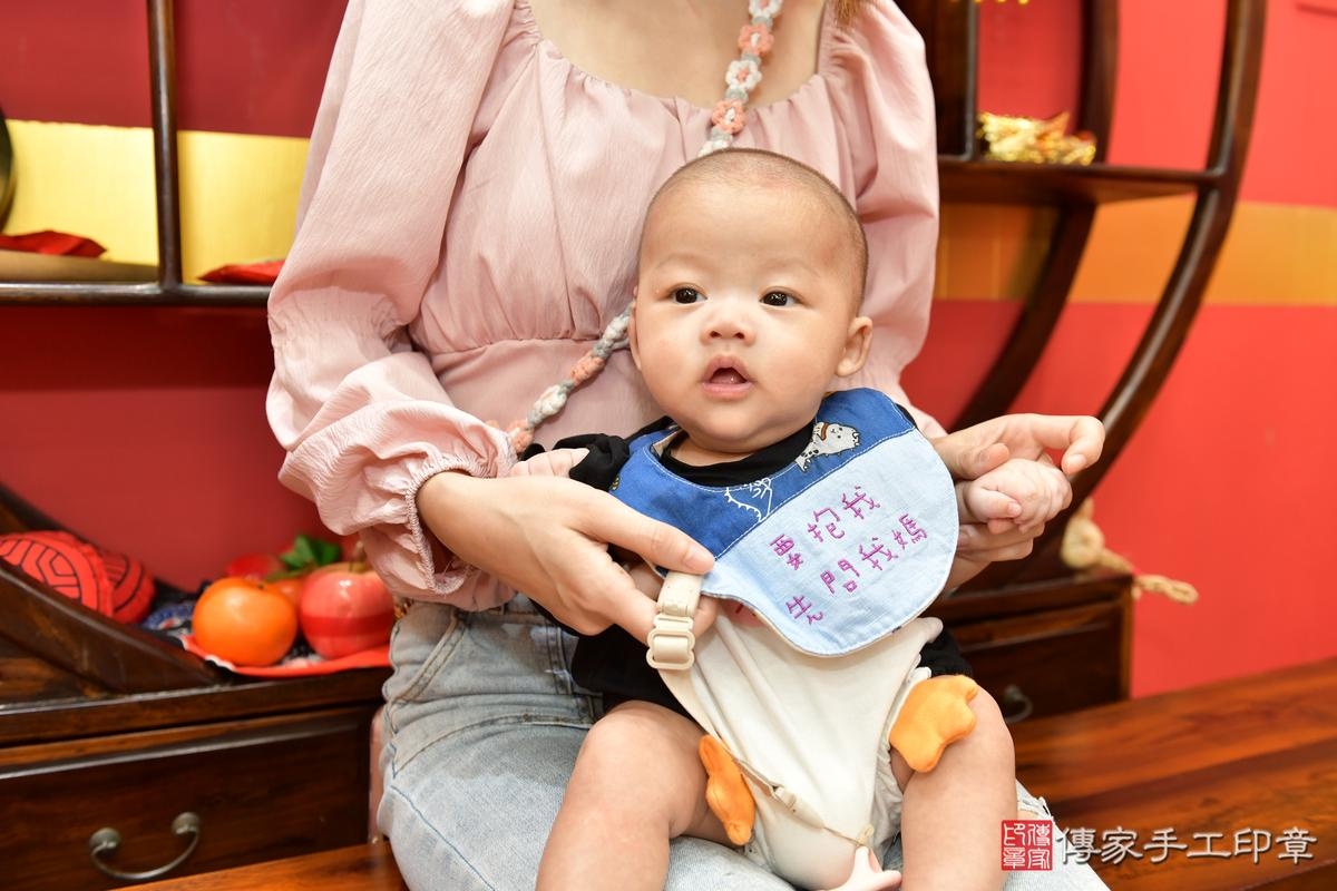 傳家手工印章桃園店、抓周、度晬、中國風會場、抓周道具物品、抓周證書、滿周歲、軒軒寶寶、桃園市、拍照、生日快樂