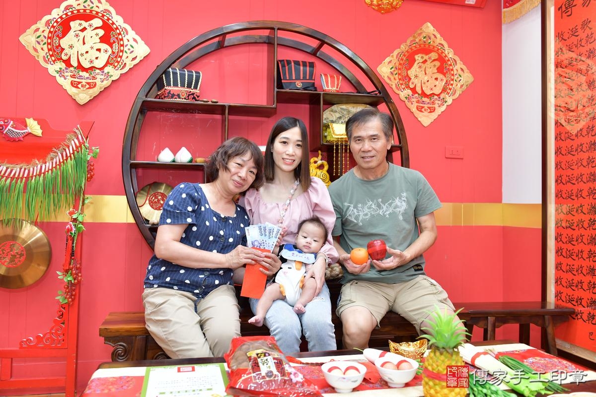 傳家手工印章桃園店、抓周、度晬、中國風會場、抓周道具物品、抓周證書、滿周歲、軒軒寶寶、桃園市、拍照、生日快樂