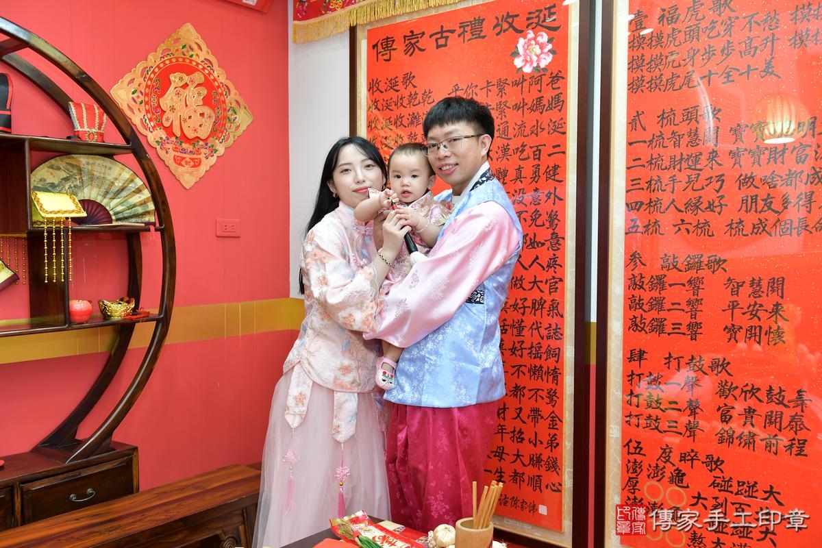 傳家手工印章桃園店、抓周、度晬、中國風會場、抓周道具物品、抓周證書、滿周歲、小榆寶寶、桃園市、拍照、生日快樂