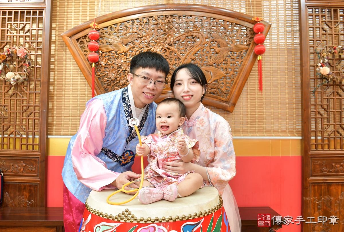傳家手工印章桃園店、抓周、度晬、中國風會場、抓周道具物品、抓周證書、滿周歲、小榆寶寶、桃園市、拍照、生日快樂
