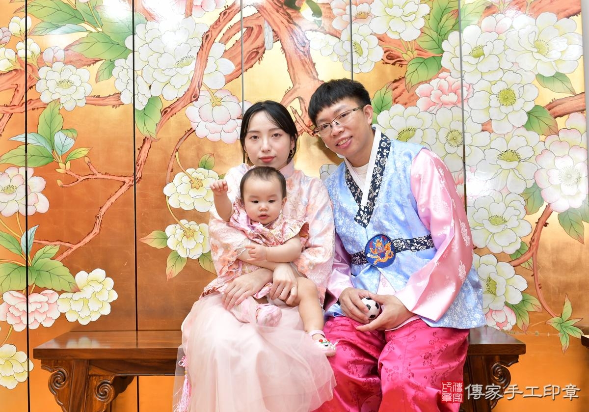 傳家手工印章桃園店、抓周、度晬、中國風會場、抓周道具物品、抓周證書、滿周歲、小榆寶寶、桃園市、拍照、生日快樂