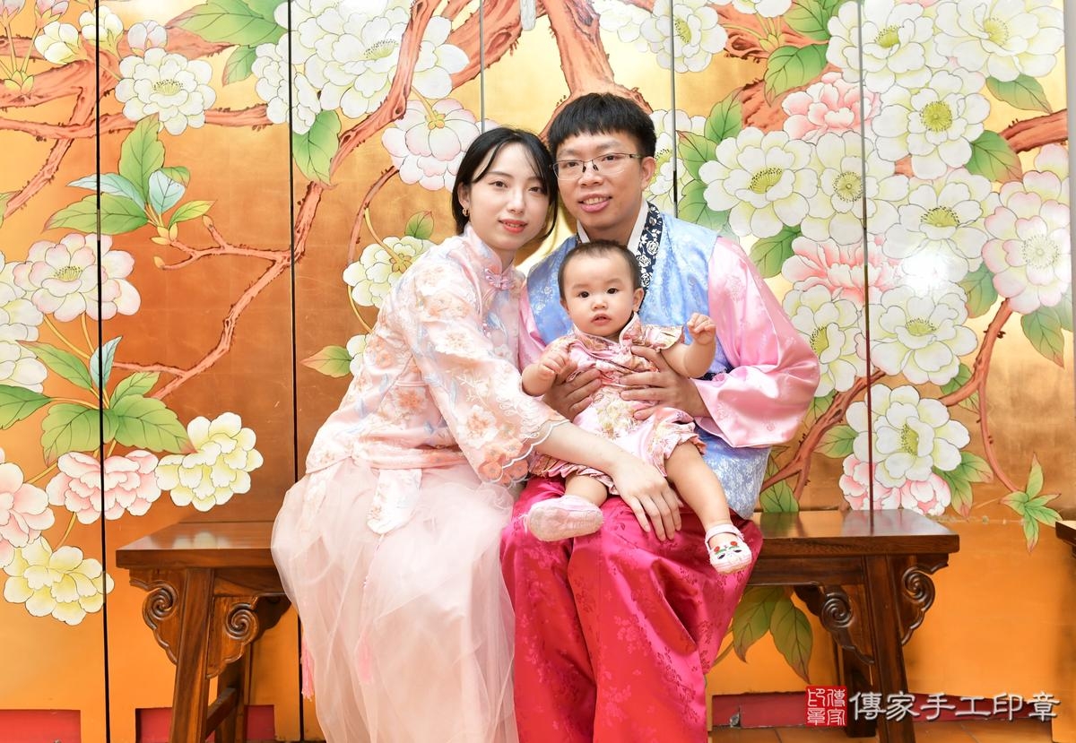 傳家手工印章桃園店、抓周、度晬、中國風會場、抓周道具物品、抓周證書、滿周歲、小榆寶寶、桃園市、拍照、生日快樂