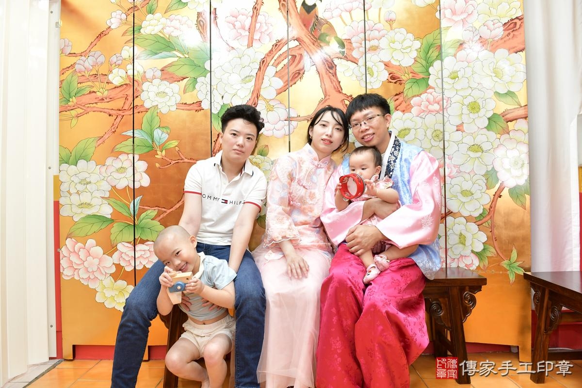 傳家手工印章桃園店、抓周、度晬、中國風會場、抓周道具物品、抓周證書、滿周歲、小榆寶寶、桃園市、拍照、生日快樂