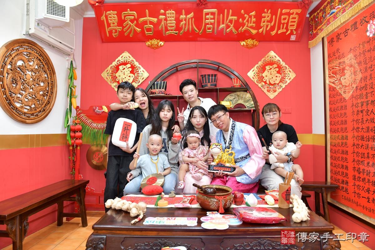 傳家手工印章桃園店、抓周、度晬、中國風會場、抓周道具物品、抓周證書、滿周歲、小榆寶寶、桃園市、拍照、生日快樂