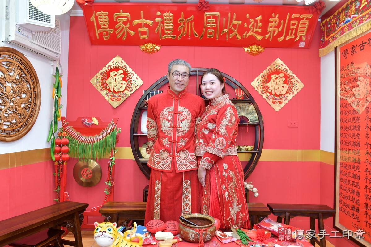 傳家手工印章桃園店、抓周、度晬、中國風會場、抓周道具物品、抓周證書、滿周歲、小晴寶寶、桃園市、拍照、生日快樂 傳家手工印章桃園店、抓周、度晬、中國風會場、抓周道具物品、抓周證書、滿周歲、小晴寶寶、桃園市、拍照、生日快樂