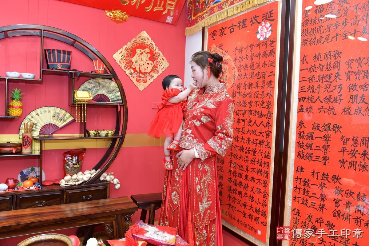 傳家手工印章桃園店、抓周、度晬、中國風會場、抓周道具物品、抓周證書、滿周歲、小晴寶寶、桃園市、拍照、生日快樂 傳家手工印章桃園店、抓周、度晬、中國風會場、抓周道具物品、抓周證書、滿周歲、小晴寶寶、桃園市、拍照、生日快樂