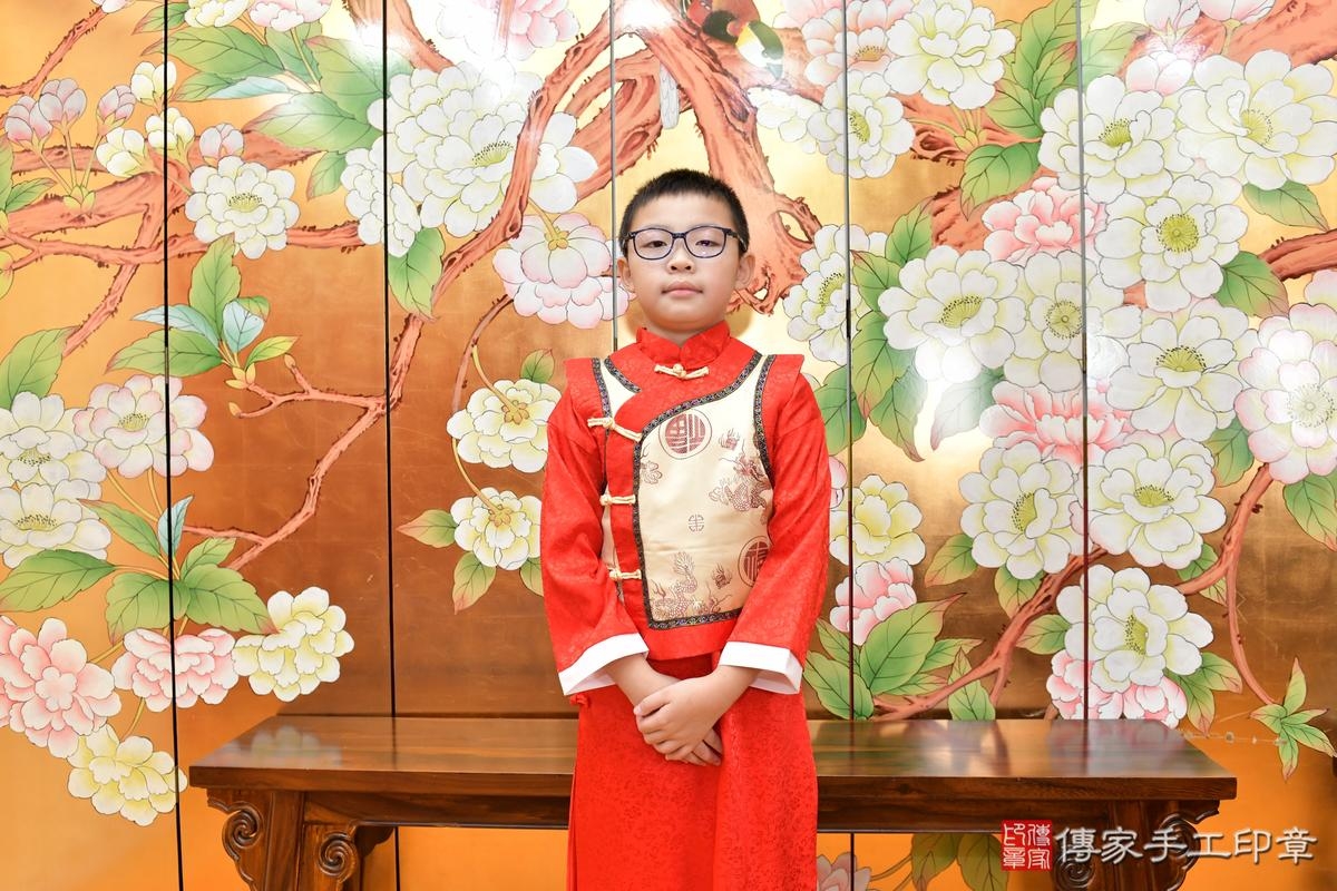 傳家手工印章桃園店、抓周、度晬、中國風會場、抓周道具物品、抓周證書、滿周歲、小晴寶寶、桃園市、拍照、生日快樂 傳家手工印章桃園店、抓周、度晬、中國風會場、抓周道具物品、抓周證書、滿周歲、小晴寶寶、桃園市、拍照、生日快樂
