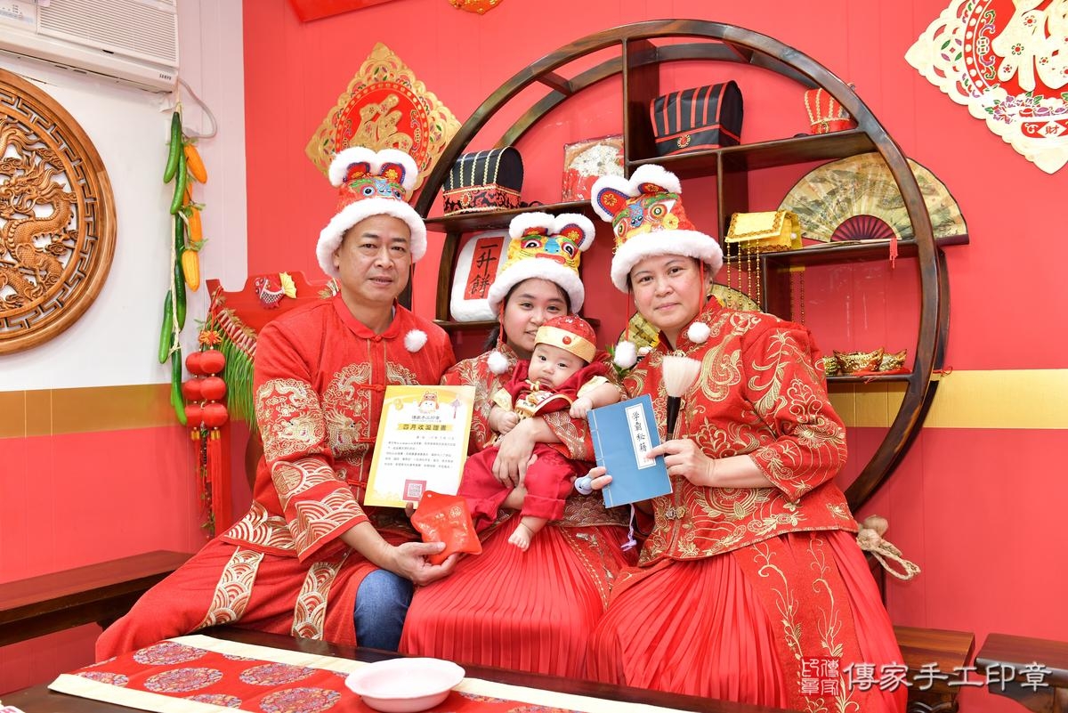 傳家手工印章桃園店、收涎、四個月、收涎餅、吉祥話、小彥寶寶、桃園市、拍照、生日快樂