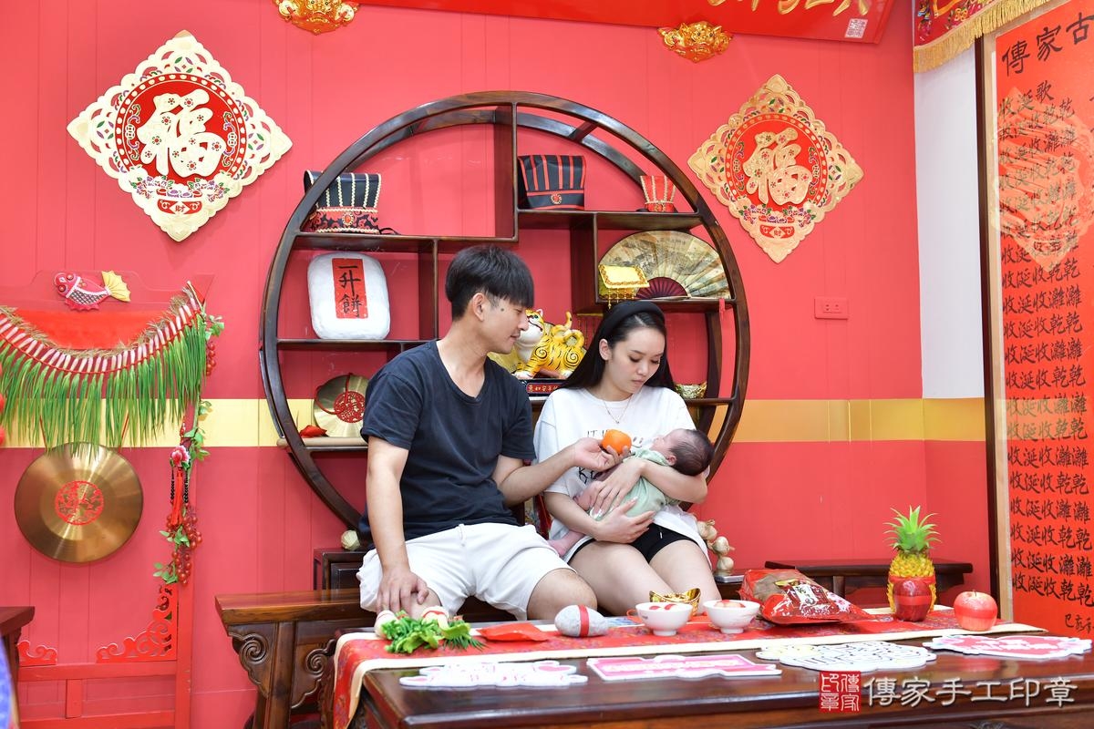 傳家手工印章桃園店、剃頭、滿月、剃胎毛、剃頭十禮、沛沛寶寶、桃園市、拍照、生日快樂