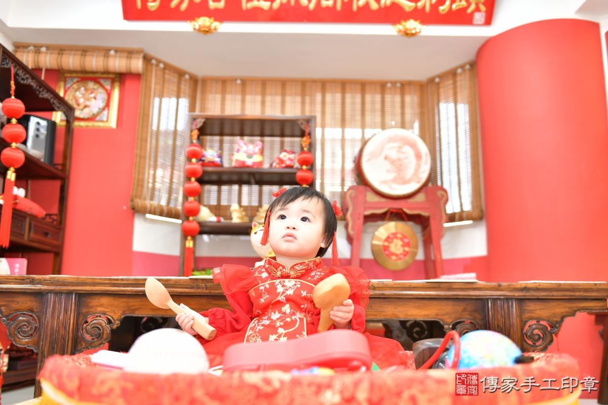 傳家手工印章高雄店、抓周、度晬、中國風會場、抓周道具物品、抓周證書、滿周歲、蓉蓉寶寶、高雄市、拍照、生日快樂