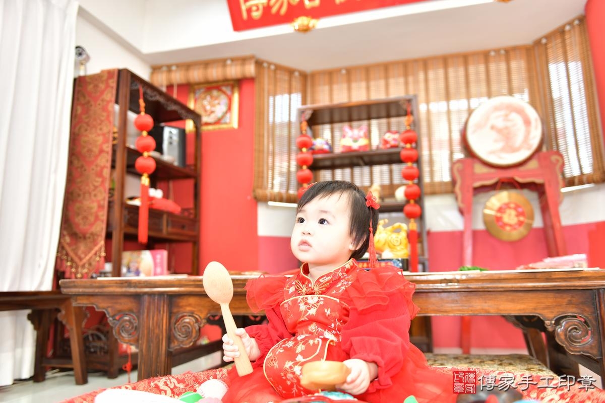 傳家手工印章高雄店、抓周、度晬、中國風會場、抓周道具物品、抓周證書、滿周歲、蓉蓉寶寶、高雄市、拍照、生日快樂