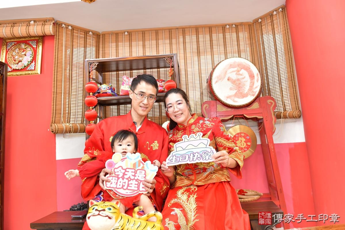 傳家手工印章高雄店、抓周、度晬、中國風會場、抓周道具物品、抓周證書、滿周歲、蓉蓉寶寶、高雄市、拍照、生日快樂