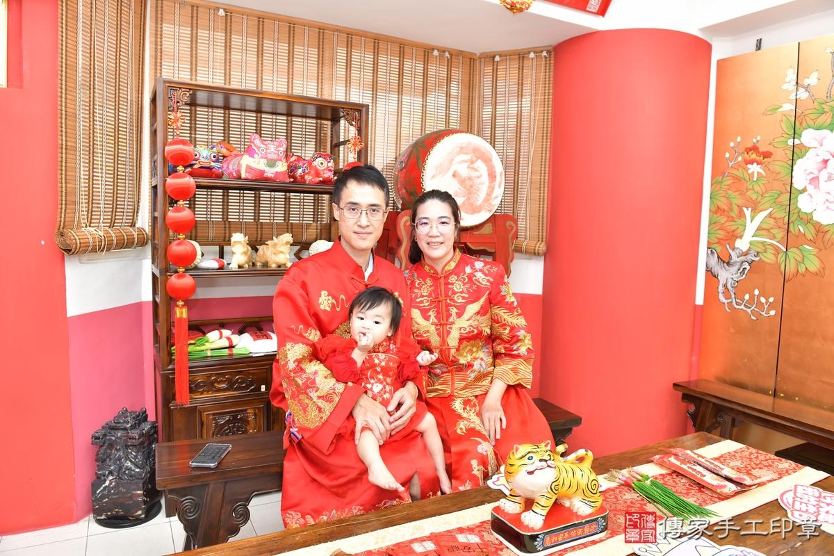 傳家手工印章高雄店、抓周、度晬、中國風會場、抓周道具物品、抓周證書、滿周歲、蓉蓉寶寶、高雄市、拍照、生日快樂