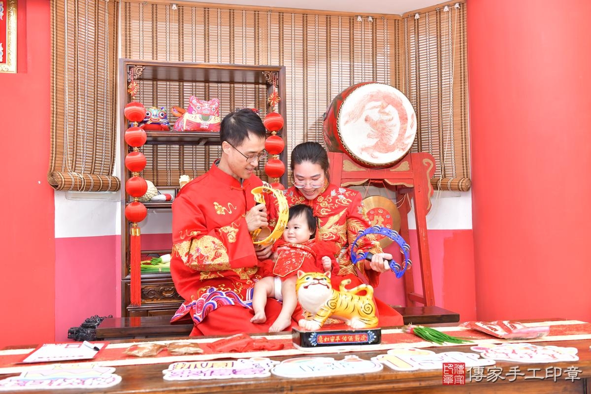 傳家手工印章高雄店、抓周、度晬、中國風會場、抓周道具物品、抓周證書、滿周歲、蓉蓉寶寶、高雄市、拍照、生日快樂